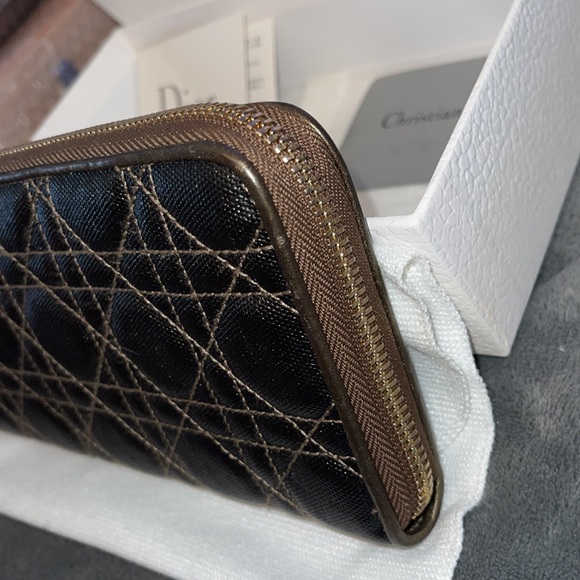 Christian Dior quilted zipper wallet 100% Authentic dark brown color great cons - Picture 4 of 13